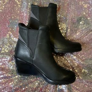 Sorel black boots